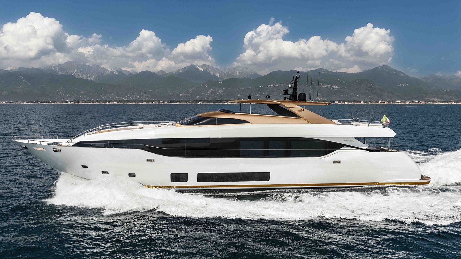 Maiora reveals new renderings of in-build 30.5m Maiora 30